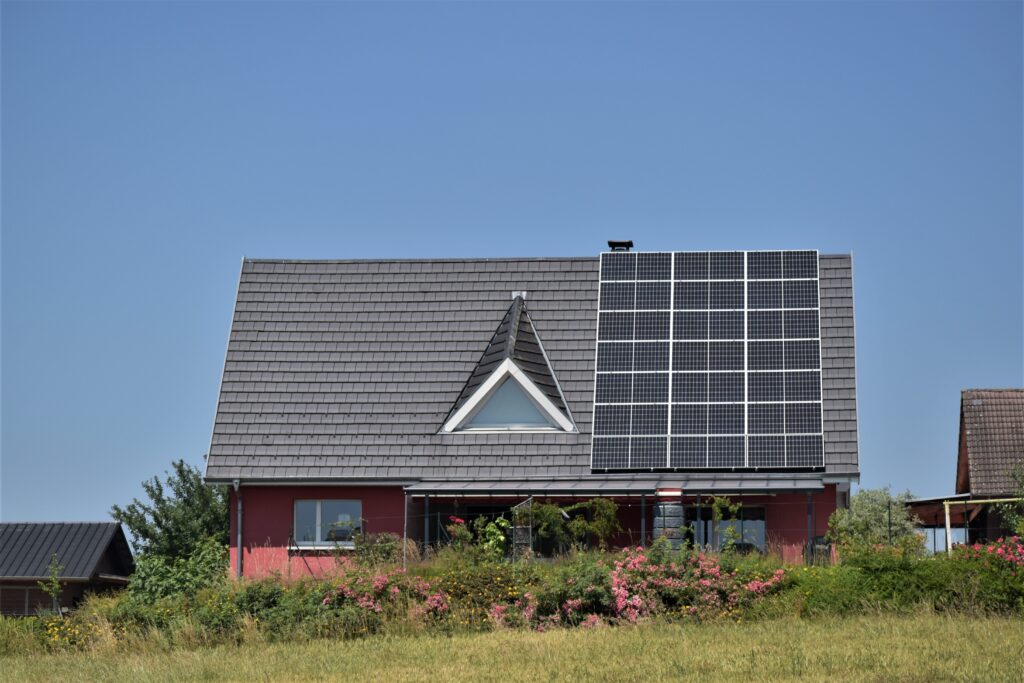 Paneles solares con batería o sin batería ¿Cuál elegir?