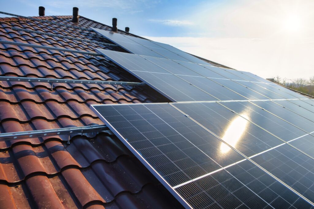 ¿Necesitas paneles solares antes de contratar una tarifa de Autoconsumo?